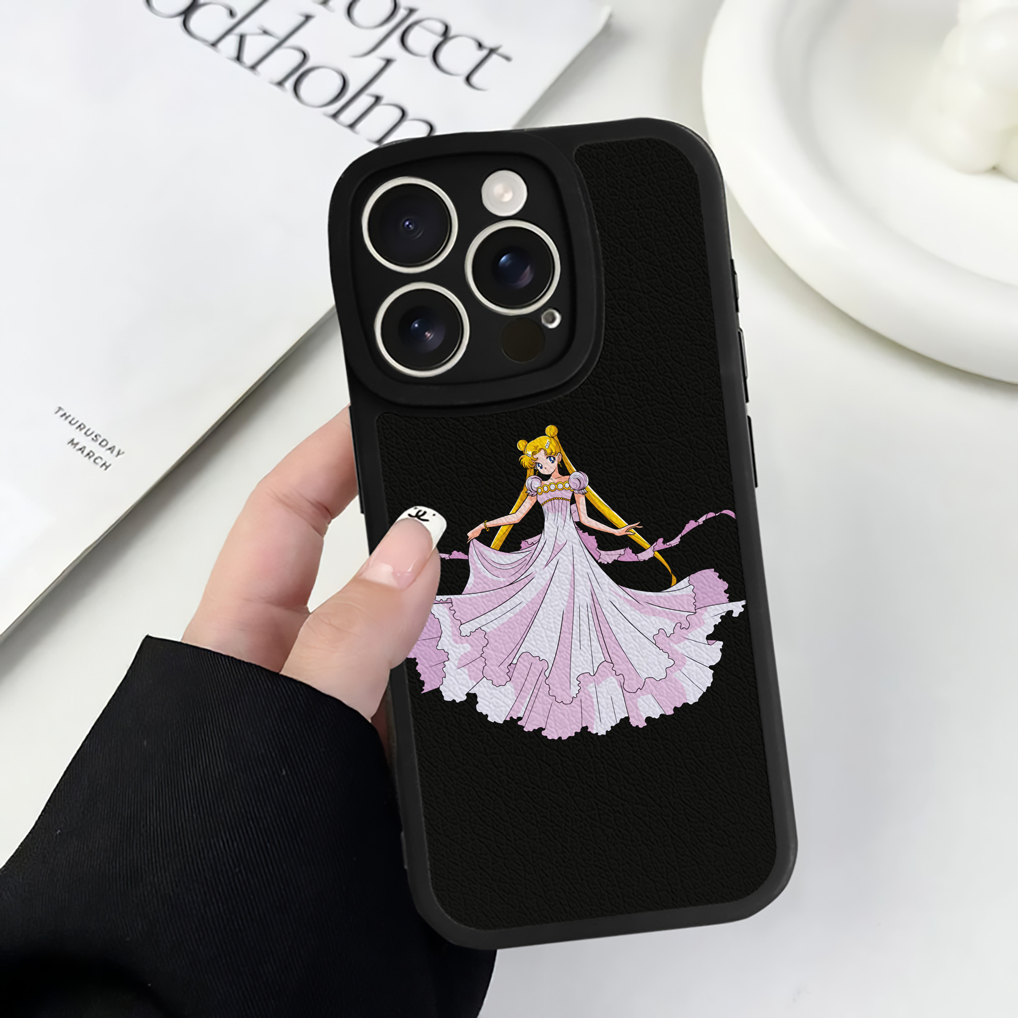 （画像用） 美少女戦士セーラームーン 愛野 美奈子 あいの みなこ Sailor Moon Aino Minako 【iPhone 16シリーズ対応】シリコンスマホケース（レザー調） 材質：シリコン